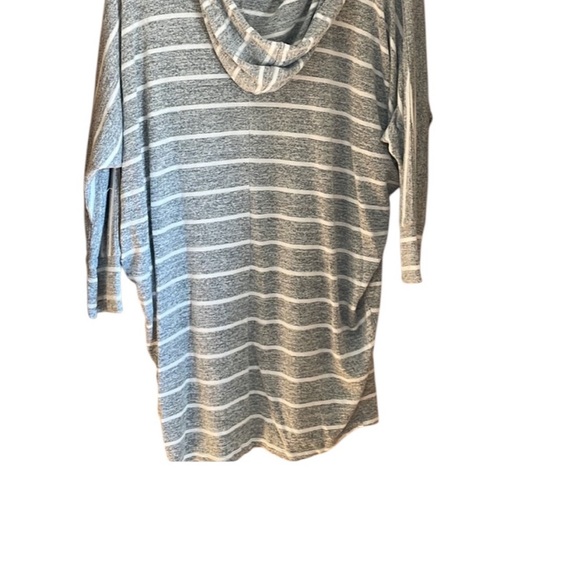 Market & Spruce Heathered Gray Knit Top Petite Small - Picture 2 of 3